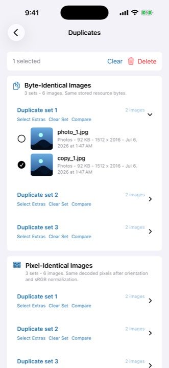 Delete duplicate photos on iPhone with GigaBack grouping exact and look-alike copies